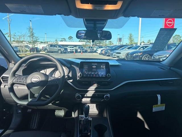 Photo of 2025 Black Nissan Altima