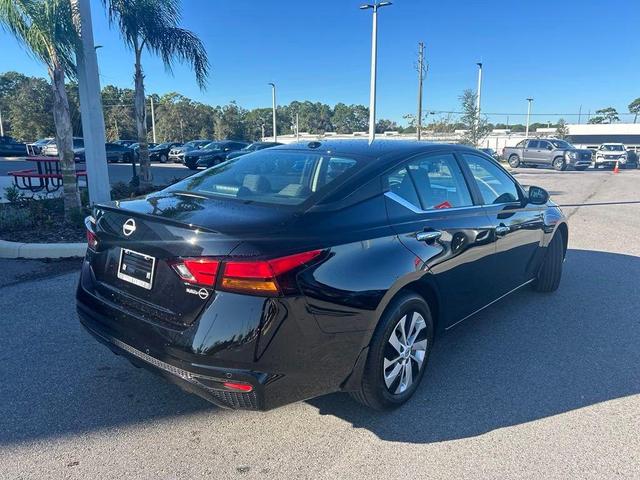 Photo of 2025 Black Nissan Altima