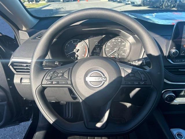 Photo of 2025 Black Nissan Altima