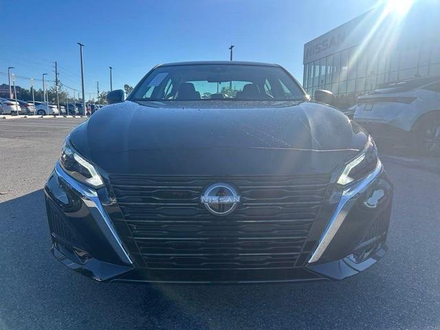 Photo of 2025 Black Nissan Altima