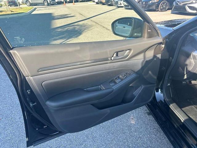 Photo of 2025 Black Nissan Altima