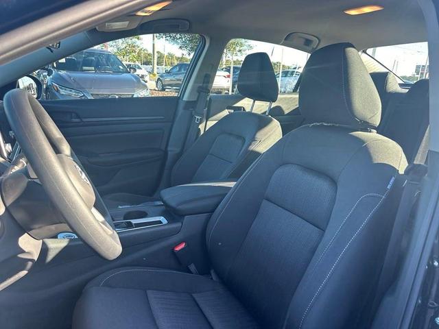 Photo of 2025 Black Nissan Altima