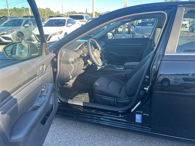 Photo of 2025 Black Nissan Altima