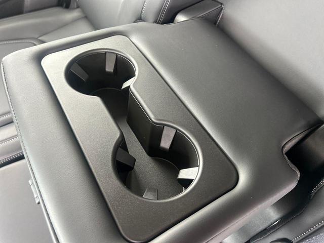 Photo of 2025 White Nissan Armada