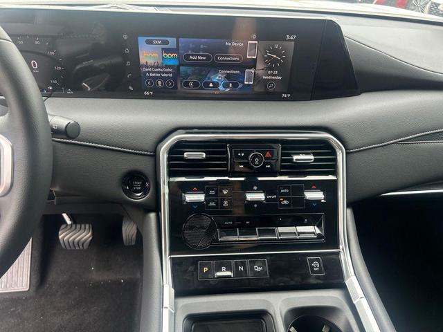 Photo of 2025 White Nissan Armada
