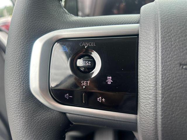 Photo of 2025 White Nissan Armada