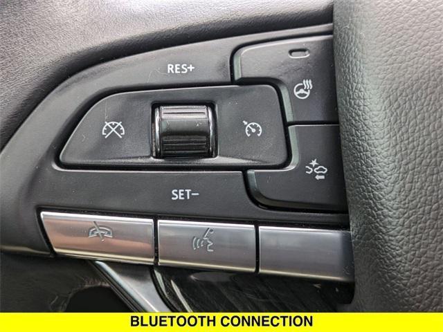 Photo of 2020 Crystal White Tricoat Cadillac XT6