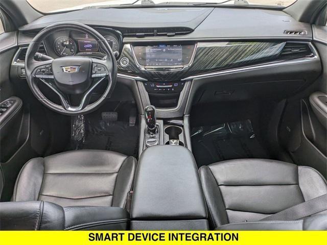 Photo of 2020 Crystal White Tricoat Cadillac XT6