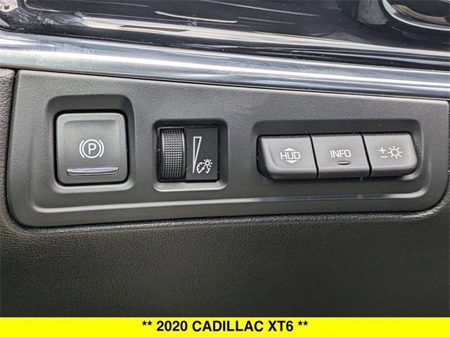 Photo of 2020 Crystal White Tricoat Cadillac XT6