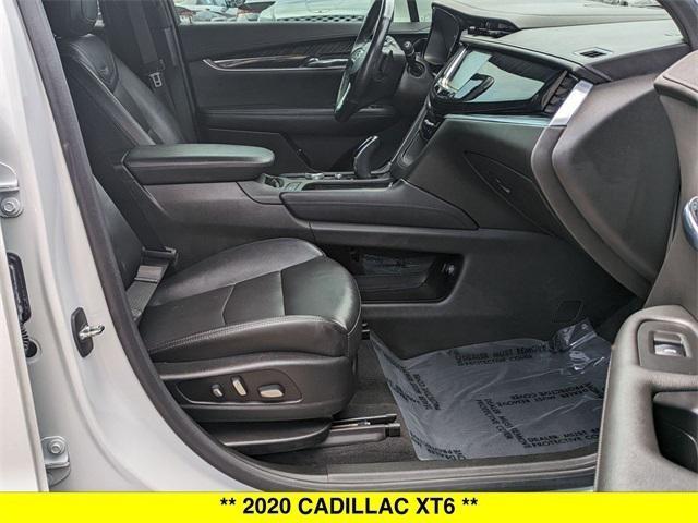 Photo of 2020 Crystal White Tricoat Cadillac XT6