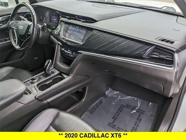 Photo of 2020 Crystal White Tricoat Cadillac XT6