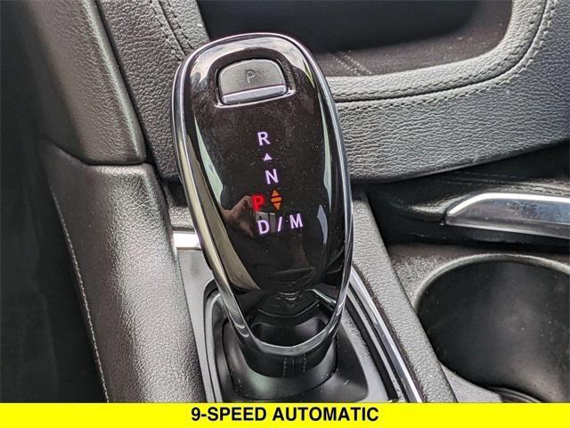 Photo of 2020 Crystal White Tricoat Cadillac XT6