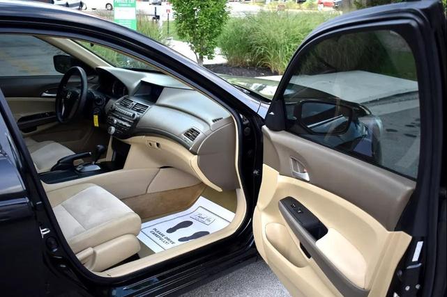 Photo of 2009 Crystal Black Pearl Honda Accord