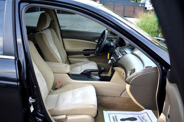Photo of 2009 Crystal Black Pearl Honda Accord