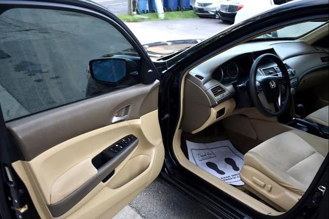 Photo of 2009 Crystal Black Pearl Honda Accord