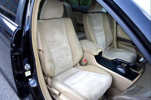 Photo of 2009 Crystal Black Pearl Honda Accord