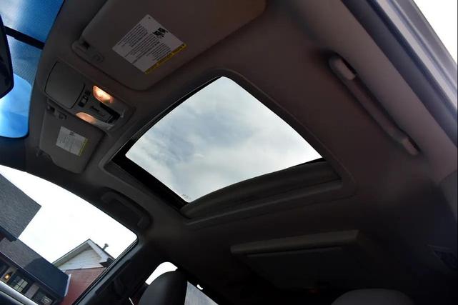 Photo of 2017 Silver Sky Metallic Toyota Sienna