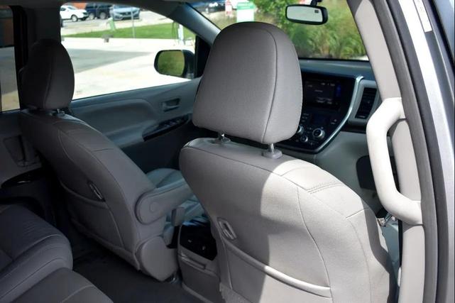 Photo of 2017 Silver Sky Metallic Toyota Sienna