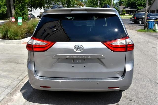Photo of 2017 Silver Sky Metallic Toyota Sienna