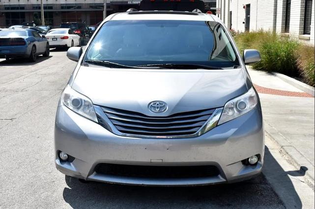 Photo of 2017 Silver Sky Metallic Toyota Sienna