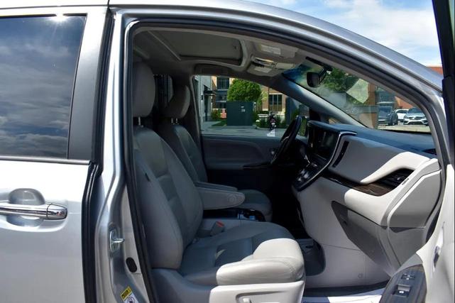 Photo of 2017 Silver Sky Metallic Toyota Sienna
