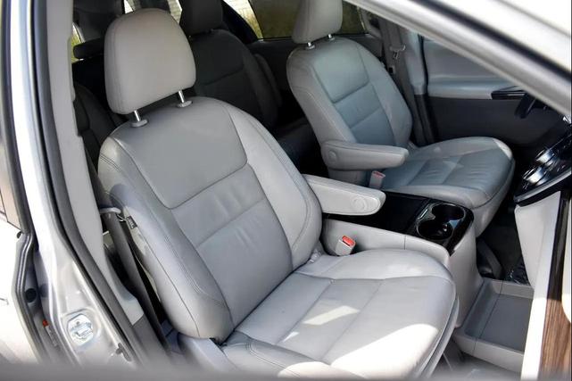 Photo of 2017 Silver Sky Metallic Toyota Sienna