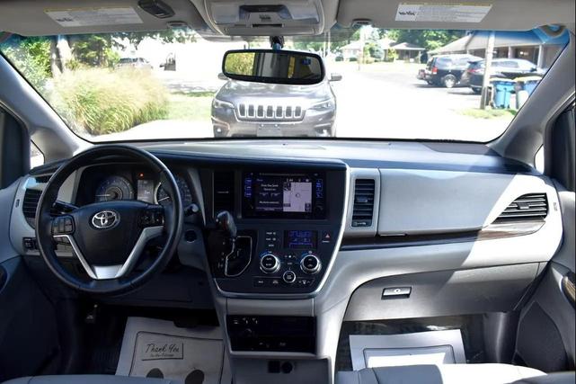 Photo of 2017 Silver Sky Metallic Toyota Sienna