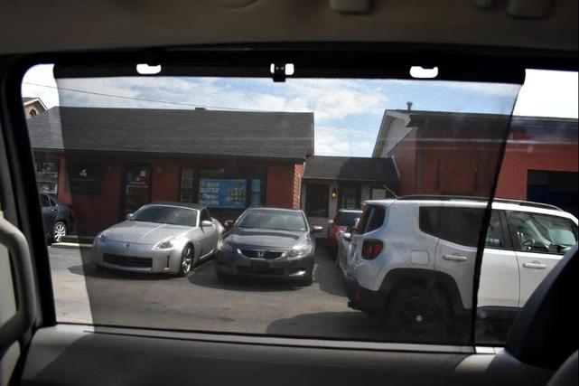 Photo of 2017 Silver Sky Metallic Toyota Sienna