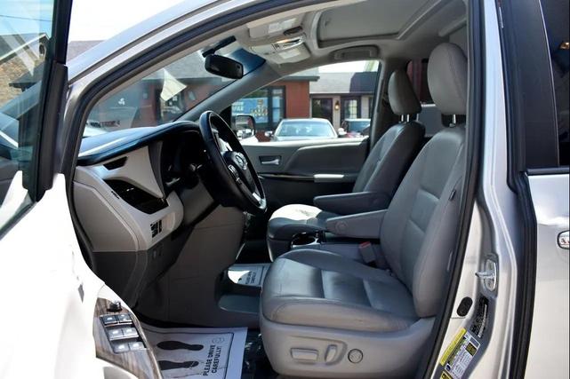 Photo of 2017 Silver Sky Metallic Toyota Sienna