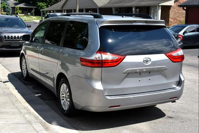 Photo of 2017 Silver Sky Metallic Toyota Sienna