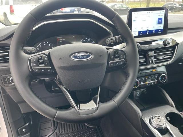 Photo of 2022 White Ford Escape