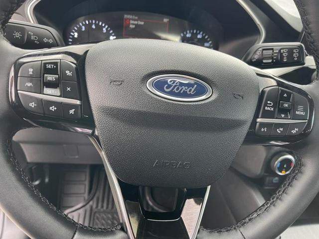 Photo of 2022 White Ford Escape