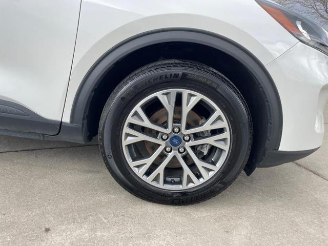 Photo of 2022 White Ford Escape