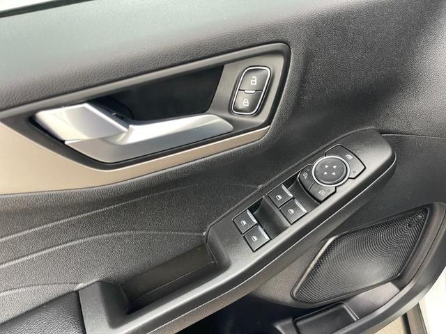 Photo of 2022 White Ford Escape
