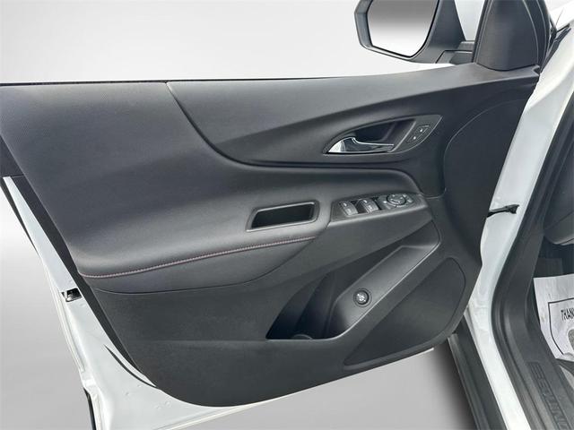 Photo of 2023 Summit White Chevrolet Equinox