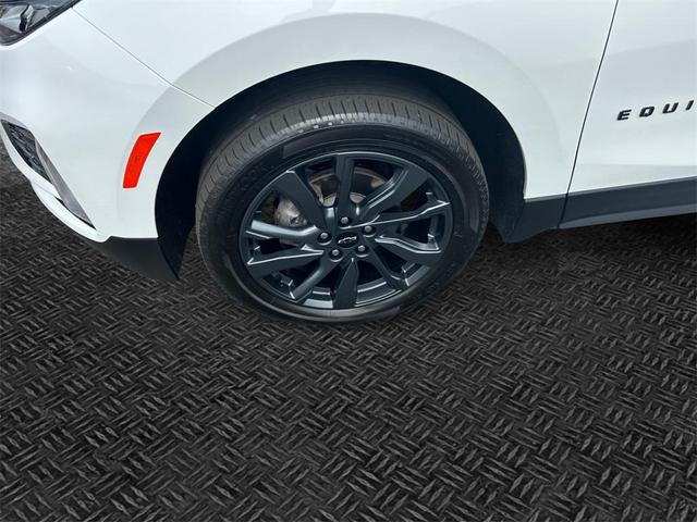 Photo of 2023 Summit White Chevrolet Equinox