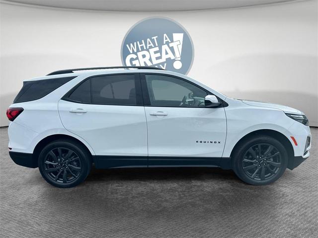 Photo of 2023 Summit White Chevrolet Equinox