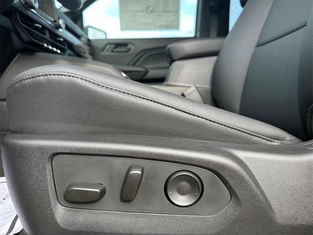 Photo of 2025 Black Chevrolet Colorado