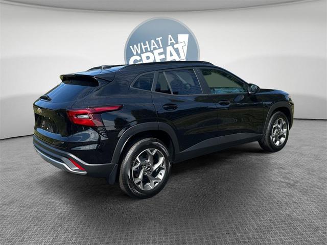 Photo of 2025 Mosaic Black Metallic Chevrolet Trax