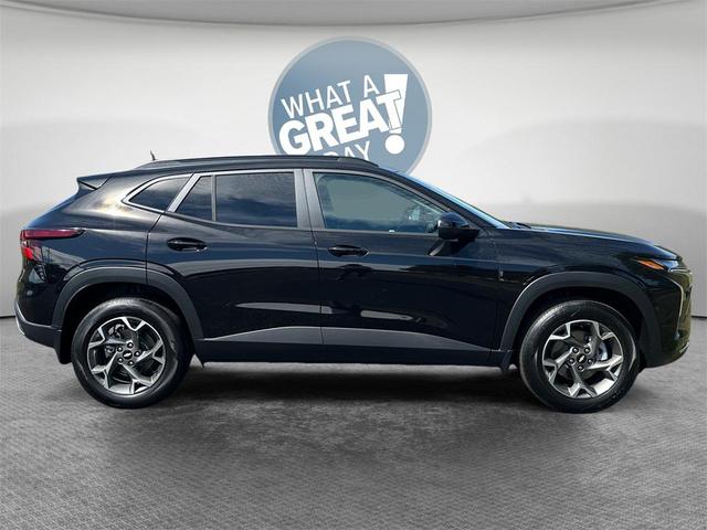 Photo of 2025 Mosaic Black Metallic Chevrolet Trax