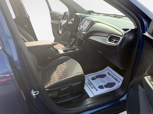 Photo of 2022 Blue Glow Metallic Chevrolet Equinox