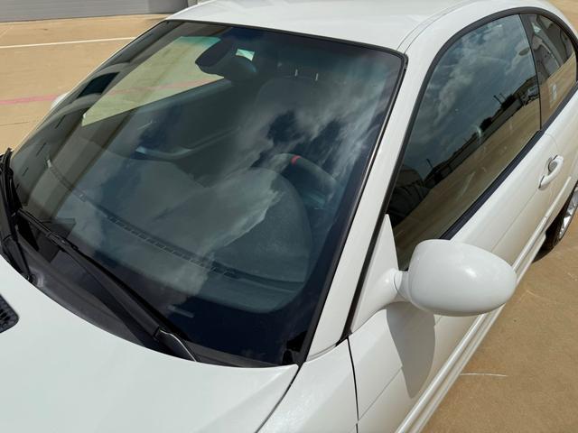 Photo of 2005 Alpine White BMW M3