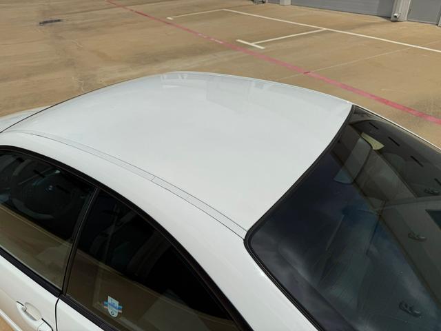 Photo of 2005 Alpine White BMW M3