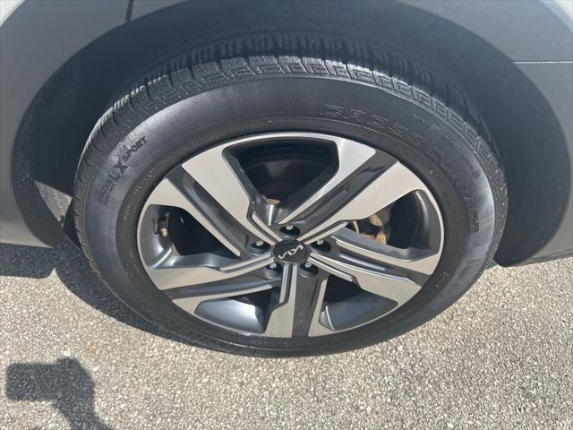Photo of 2022 Silky Silver Kia Sorento Hybrid