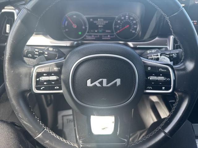 Photo of 2022 Silky Silver Kia Sorento Hybrid