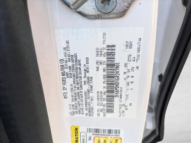 Photo of 2016 White Platinum Metallic Tri-Coat Ford Fusion