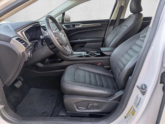 Photo of 2016 White Platinum Metallic Tri-Coat Ford Fusion