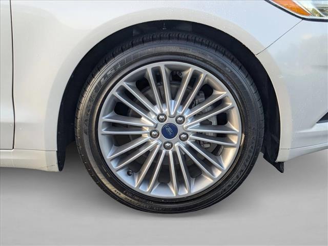 Photo of 2016 White Platinum Metallic Tri-Coat Ford Fusion