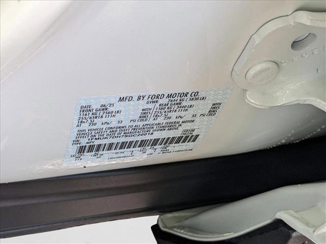 Photo of 2025 Star White Metallic Tri-Coat Ford Explorer