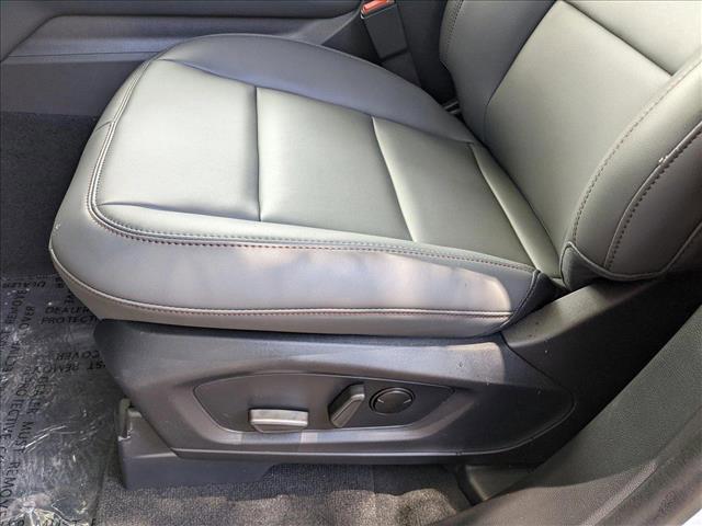 Photo of 2025 Star White Metallic Tri-Coat Ford Explorer